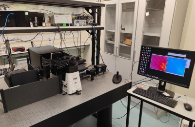 single molecule light field microscope on table with computer