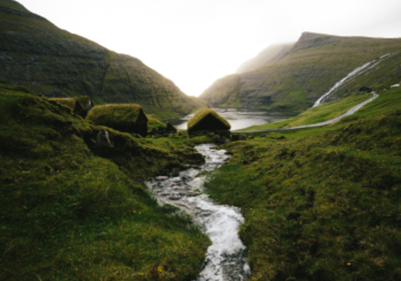 river between mountains